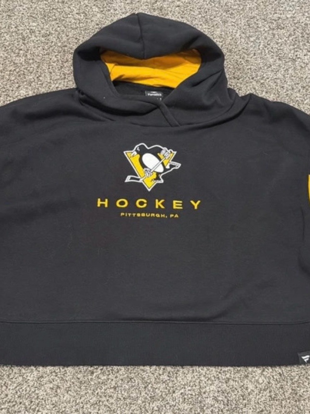 EUC Fanatics Black Gold Pittsburgh Penguins Large Hockey Hooded Crop Sweatshirt